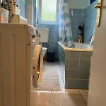 Einzel Zimmer Mit Gemeinsamen Kueche Und Badezimmer